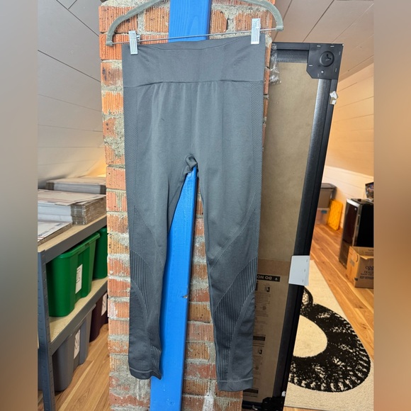 NWOT Zyia Grey Grid Performance High Rise Seamless Leggins - Picture 3 of 5